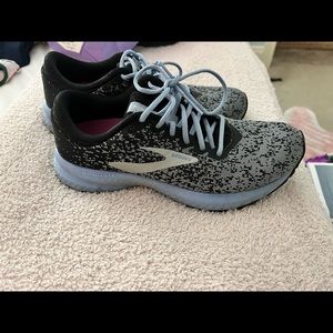 brooks running shoes